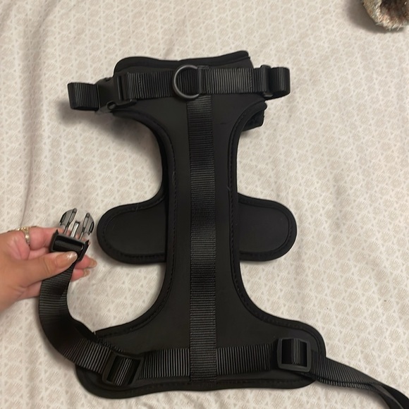 Black Dog Harness Size Large. NEVER USED. - Picture 3 of 6